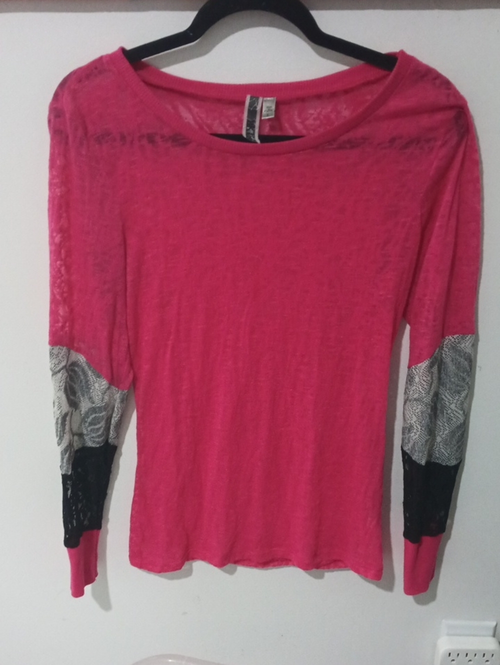 BKE Hot Pink Long Sleeve Top with Lace & Snake-Print Sleeve Panels